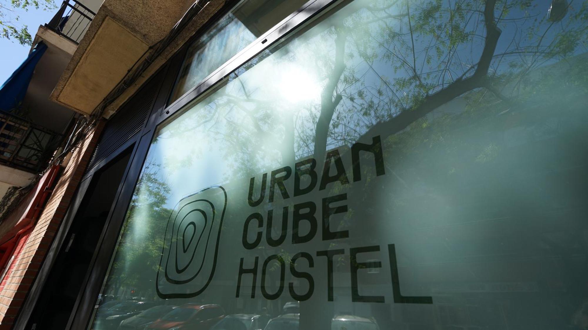 Urban Cube Hostel Sevilla Buitenkant foto