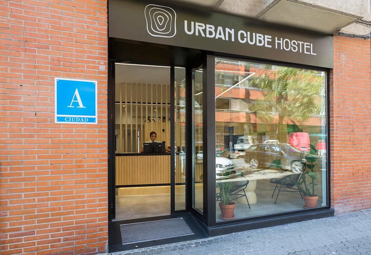 Urban Cube Hostel Sevilla Buitenkant foto