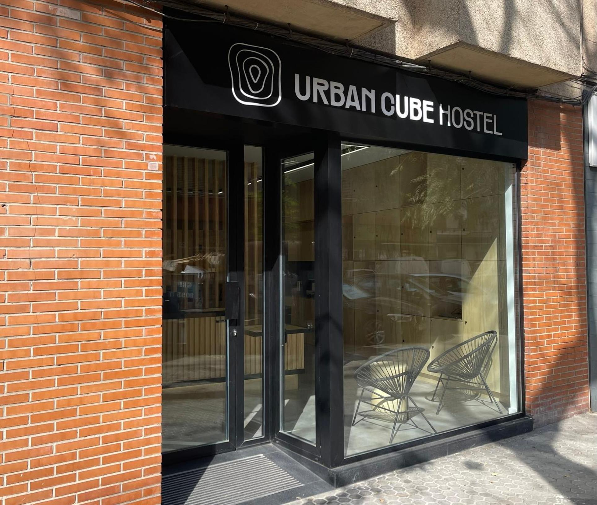 Urban Cube Hostel Sevilla Buitenkant foto